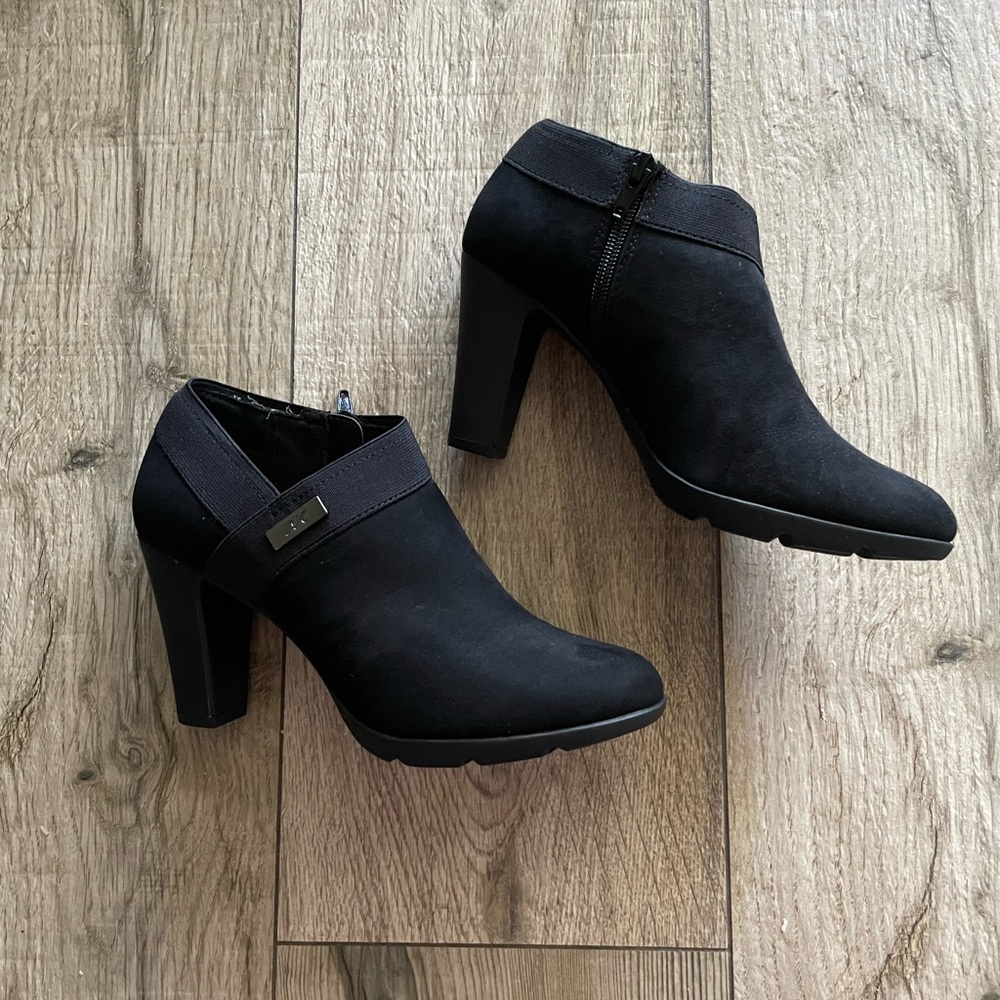 Anne Klein Black Ankle Boots size 7